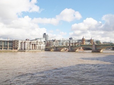 c, River Thames in London (Wunschgröße, Fotografie, Photografie, Panorama, Metropole, Stadt, Fluss, Themse, Architektur, Brücke, Büro, bunt)