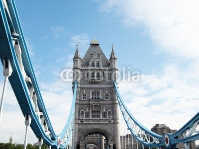c, Tower Bridge, London (Wunschgröße, Fotografie, Photografie, Perspektive, Metropole, Stadt Brücke, Brückenkonstruktion, Wahrzeichen, Neugotik, Klappbrücke, Büro, Business,  bunt)