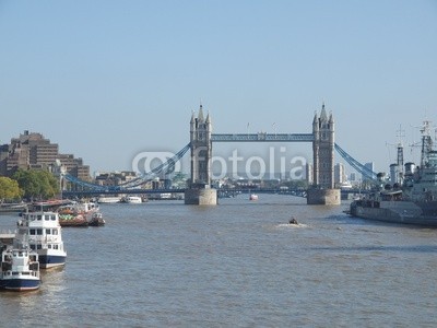 c, Tower Bridge, London (Wunschgröße, Fotografie, Photografie, Panorama, Metropole, Stadt, Fluss, Themse, Boot, Brücke, Wahrzeichen, Neugotik, Klappbrücke, Büro, Business,  bunt)