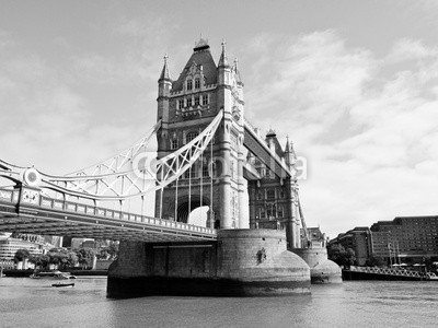 c, Tower Bridge, London (Wunschgröße, Fotografie, Photografie, Metropole, Stadt, Fluss, Themse, Brücke, Wahrzeichen, Neugotik, Klappbrücke, Büro, Business,  schwarz / weiß)