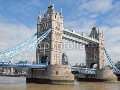 c, Tower Bridge, London (Wunschgröße, Fotografie, Photografie, Metropole, Stadt, Fluss, Themse, Brücke, Wahrzeichen, Neugotik, Klappbrücke, Büro, Business,  bunt)