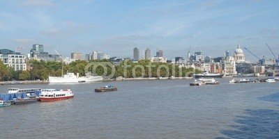 c, River Thames in London (Wunschgröße, Fotografie, Photografie, Panorama, Metropole, Stadt, Fluss, Themse, Boote, Büro, bunt)