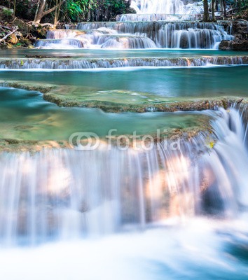 calcassa, Close up on layer of waterfall (Thailand, Erawan, Nationalpark, Wasserfall, Kaskaden, Urwald, erfrischend, Urwald, Natur, Landschaft, Urlaub, Wellness, Badezimmer, Treppenhaus, Fotografie, Wunschgröße,  bunt)