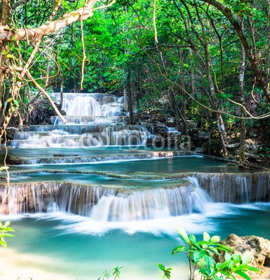 calcassa, Huay Mae Khamin Waterfall, Kanchanaburi Province. (Thailand, Erawan, Nationalpark, Wasserfall, Kaskaden,  erfrischend, Urwald, Natur, Landschaft, Urlaub, Wellness, Badezimmer, Treppenhaus, Fotografie, Wunschgröße,  bunt)