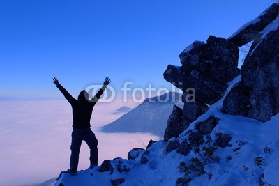 crazymedia, dinamizm (Wunschgröße, Fotografie, Landschaft, Winterlandschaft, Schnee, Bergsteiger, Mensch, Mann, Einsamkeit, Freude, Begeisterung, Motivation, Kreativität, Selbstvertrauen, Erfolg, Coaching, Energie, Büro, Schlafzimmer,  bunt)