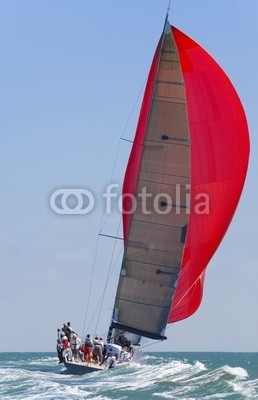 Darren Baker, full sail power (yacht, boot, sailing, segel, gespann, zusammenarbeit, rennsport, sport, wettrennen, wettbewerb, crew, meer, welle, wasser, froh, regatta, kräfte, wind, schnell, rasch, kraftvoll, gewinnend, gewinner, schiffsrumpf, windig, amphetamine, rot, spinnake)