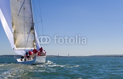 Darren Baker, Sunny Sailing (yacht, boot, sailing, segel, gespann, sport, zusammenarbeit, rennsport, wettrennen, wettbewerb, crew, meer, welle, wasser, froh, regatta, kräfte, wind, schnell, rasch, kraftvoll, gewinnend, gewinner, schiffsrumpf, windig, amphetamine, spaß, erholun)