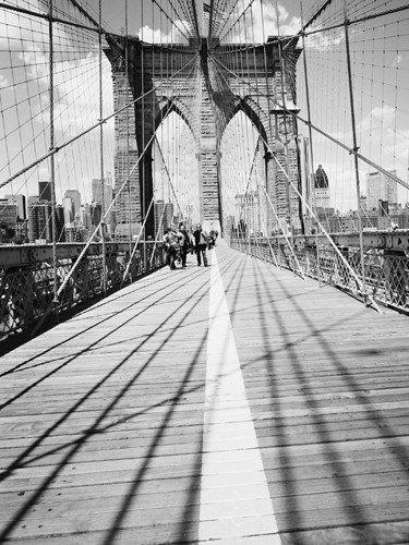 Dave Butcher, Brooklyn Bridge Tower and Cables #1 (Wunschgröße, Fotografie, Städte, Brücke, New York, Brückenpfeiler, Perspektive, Amerika, Büro, Business, schwarz/weiß)