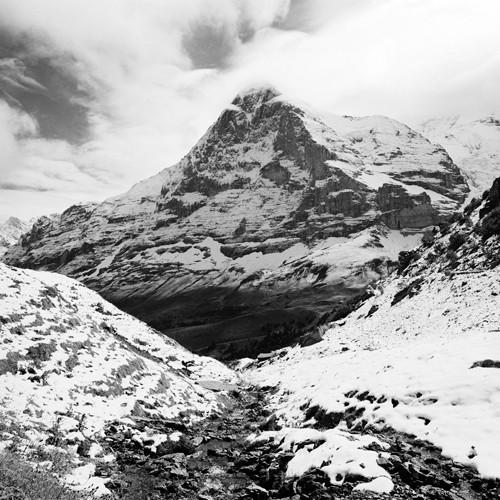 Dave Butcher, Eiger North Face (Wunschgröße, Landschaftsfotografie, Alpen, Berge, Winter, ewiges Eis, Gipfel, Schnee, Eiger Nordwand, Schweiz, Treppenhaus, Wohnzimmer, schwarz/weiß)