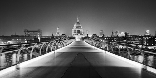 Dave Butcher, St Pauls Cathedral from London Millenni (Wunschgröße, Fotokunst, Städte, London,  Architektur,  St. Pauls Kathedrale, Gebäude, Brücke, Beleuchtung, Abendszene, Büro, Business, Wohnzimmer, Treppenhaus, schwarz/weiß)