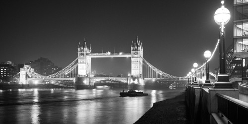 Dave Butcher, Tower Bridge at Night (Wunschgröße, Fotokunst, Städte, London,  Architektur, Brücke, Gebäude, Tower Bridge, Themse, Fluss, Beleuchtung, Abendszene, Büro, Business, Wohnzimmer, Treppenhaus, schwarz/weiß)