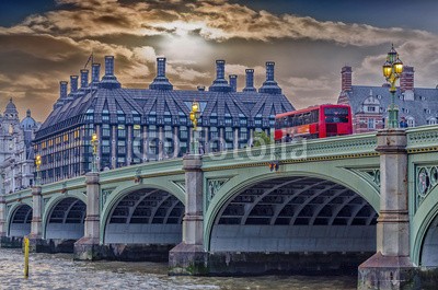 dade72, Red doubledecker bus on Westminster Bridge (Wunschgröße, Fotokunst, Metropole, Großstadt, London, Architektur, Brücke, Themse, Fluss, roter Doppeldecker Bus, stadt, brücke, Parlament, Großbritannien, Büro, Wohnzimmer, Jugendzimmer, bunt)