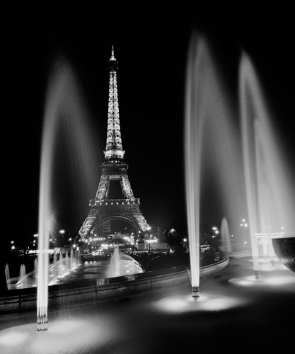 Dave Butcher, Eiffel Tower Fountains (Wunschgröße, Fotografie, Städte, Gebäude / Architektur, Eiffelturm, Turm, Paris, Nachtszene, Springbrunnen, Beleuchtung, Wahrzeichen, Büro, Wohnzimmer, Treppenhaus, schwarz/weiß)