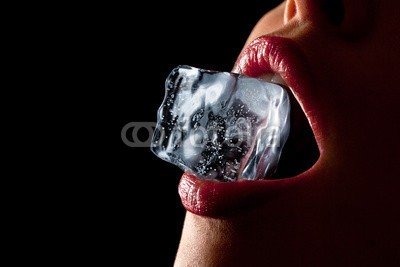 Dmitry Fisher, Ice cube in woman's mouth. (eis, mund, würfel, erwachsen, hintergrund, schöner, schönheit, biss, zubeissen, schwarz, schließen, close-up, kalt, wünschenswert, details, erotisch, erotik, weiblich, weiblich, frisch, gefroren, mädchen, glamour, hochglanz, held, hot, kuss, lich)