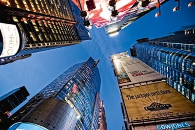 Dr. Michael Feldmann, Dowjones (USA, Amerika, New York, Metropole, Städte, Gebäude / Architektur, Hochhaus, Skyline, Perspektive, Untersicht, Wallstreet, Büro, Business, Wohnzimmer, Wunschgröße, Fotokunst, bunt)