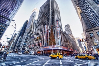 Dr. Michael Feldmann, Radio City Music Hall (USA, Amerika, New York, Metropole, Städte, Gebäude / Manhattan, Rockefeller Center, Architektur, Hochhäuser, Skyline, Perspektive, Untersicht, Büro, Business, Wohnzimmer, Wunschgröße, Fotokunst,  bunt)