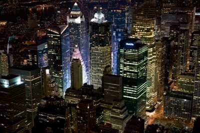 Dr. Michael Feldmann, Up Town (Luftbild, USA, Amerika, New York, Metropole, Städte, Gebäude / Architektur, Hochhäuser, Skyline, Luftbild, Nachtszene, Beleuchtung, Büro, Business, Wohnzimmer, Wunschgröße, Fotokunst,  bunt)
