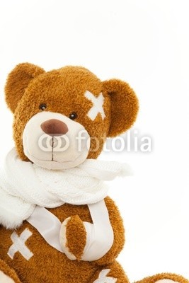 drubig-photo, s o s bear (krankheit, kalt, abwehr, baby, krank, baby, kinderarzt, impfung, impfen, spaß, schutz, doktor, krankenhaus, krankheit, not, hilfe, heal, bär, kuscheln, nachforschungen, flach, halsschmerzen, grippe, kriechen, schutz, safety, kind, kind, klein, süs)