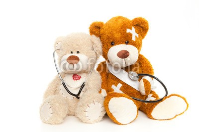 drubig-photo, beim arzt2 (doktor, gesundheit, kind, kinderarzt, plüschtier, krankheit, kalt, hilfe, vereinigt, verletzung, weiß, bär, bergung, helfer, teddy, wund, krankenbett, krankheit, kette, doktor, heal, isoliert, kind, krankenhaus, patient, herz, entspannen, bett, binde)