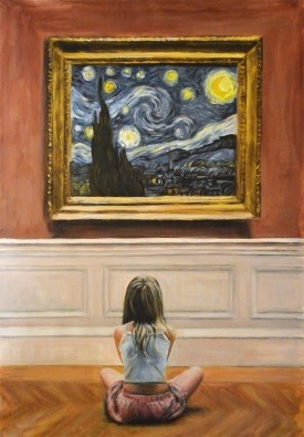 Escha Van den Bogerd, Watching Starry Night I (Van Gogh, Sternenhimmel, Sternennacht, Betrachter, Mädchen, Kunstbetrachtung, korrespondierend, Figurativ, Malerei, Wohnzimmer, Wunschgröße)