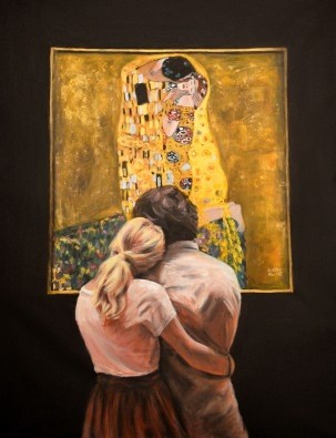 Escha Van den Bogerd, Watching Klimt (Klimt, Kunstwerk, Der Kuss, Bild im Bild,  Betrachter, Liebespaar, Kunstbetrachtung, korrespondierend, Figurativ, Malerei, Wohnzimmer, Wunschgröße)