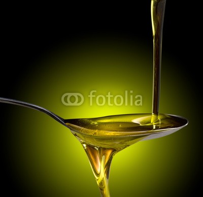 EcoPim-studio, olio extravergine d'oliva versato (öl, welle, essen, organisch, biologisch, kochen, kultur, diät, sommer, leaf, frische, frisch, obst, gelb, fett, griechenland, flasche, zutaten, salate, italien, flüssig, licht, essen, reif, mittelmeer, oliven, gemüse, pflanze, ernte, gesunde, jahreszei)