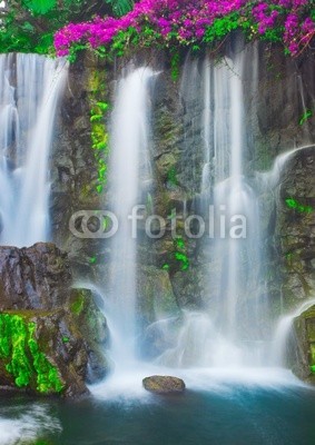 EpicStockMedia, Waterfall in Hawaii (abstrakt, wasser, azur, hintergrund, blau, blase, sauber, klar, verfärbt, kühl, see, flüssigkeit, marin, natur, ozean, friedlich, mustern, einträchtig, pure, erholung, meditieren, besinnung, erfrischen, erfrischend, kräuseln, meer, himmel, funkeln)