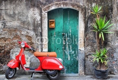 Evgenia Smirnova, Red scooter (Wunschgröße, Fotografie, Photografie, Architektur, Italien, Fassade, Patina, mediterran, Roller, Vespa, Eingang, Tür, Palme, Blumenkübel, Arztpraxis, Wohnzimmer, Jugendzimmer, bunt)