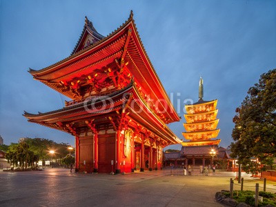 eyetronic, Asakusa Jinja in Tokyo (asakusa, schrein, tempel, tokyo, tokyo, japan, asien, asiatisch, japanisch, shinto, architektur, pagode, rot, blau, abend, abenddämmerung, nacht, nachtaufnahme, beleuchtet, sehenswürdigkeit, tor, eingang, buddhismus, buddhist, religion, religiös, bejahr)