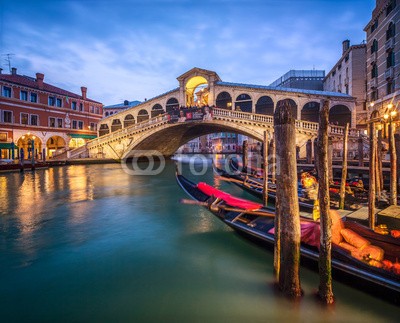 eyetronic, Ponte di Rialto in Venedig (venedig, rialto, brücke, sehenswürdigkeit, kanal, italien, stadt, malen, nacht, canal grande, venedig, architektur, italienisch, europäisch, europa, orientierungspunkt, historisch, anblick, beleuchtet, gebäude, himmel, abend, reise, tourismu)