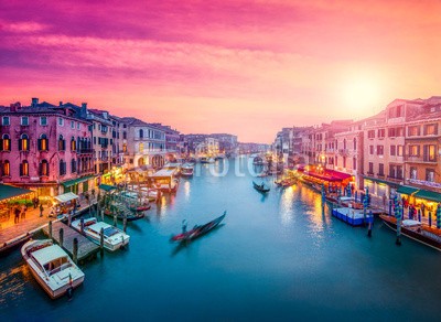 eyetronic, Venedig bei Sonnenuntergang (venedig, rialto, brücke, rialtobrücke, stadt, sonnenuntergänge, gondel, tourismus, reise, italien, reiseziel, urlaub, blau, canal grande, boot, wasser, europa, türkis, lagune, kanal, venedig, romantisch, fließen, haus, architektur, rosa, abend, sonn)