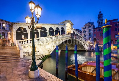 eyetronic, Rialtobrücke bei Nacht (rialto, brücke, rialtobrücke, venedig, italien, stadt, nacht, sehenswürdigkeit, kanal, abend, malen, canal grande, venedig, architektur, italienisch, europäisch, europa, orientierungspunkt, historisch, anblick, beleuchtet, gebäude, himmel, reis)