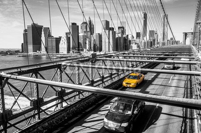 f11photo, Taxi cab crossing the Brooklyn Bridge in New York (brooklyn, straße, taxi, verkehr, neu, york, cabs, autos, skyscraper, downtown, amerika, usa, lower manhattan, wolken, reisen, lampe, anblick, reiseziel, gelb, urbano, suspension, orientierungspunkt, verkehr, hochhaus, skyline, financial district, manhatta)