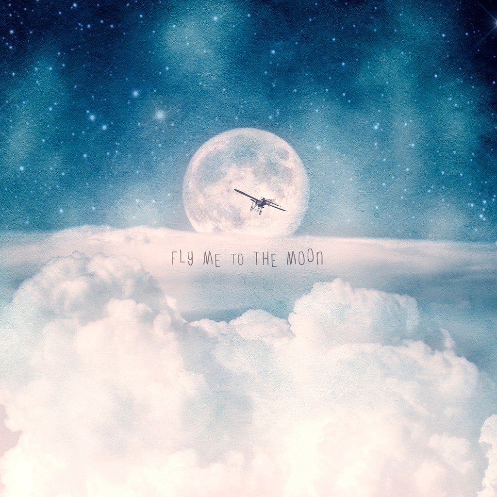Paula Belle Flores, Moonrise over the Clouds (Wolken, über den Wolken, Vollmond, Sterne, Flugzeug, mystisch, Fantasy, surreal, modern, Schlafzimmer, Jugendzimmer, Wunschgröße)