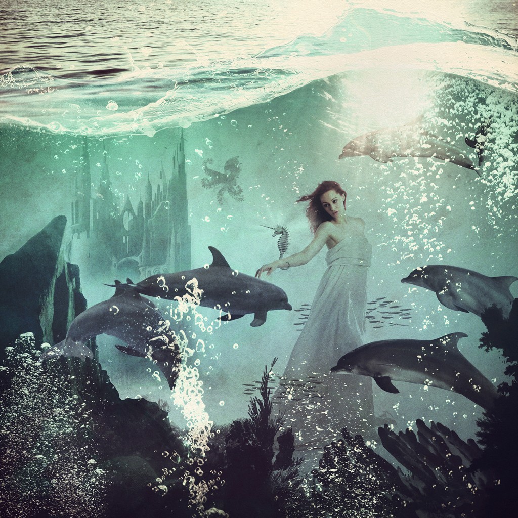 Paula Belle Flores, The Sea Unicorn Lady (Meer, Unterwasser, Einhorn, Seepferdchen, Delphine, Unterwasserschloss, Tauchen, mystisch, Fantasy, surreal, modern, Wohnzimmer, Jugendzimmer, Wunschgröße)