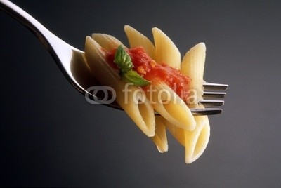 felix, forchetta con maccheroni (pasta, makkaroni, abzweigungen, soße, tomaten, basilikum, geschmack, mittelmeer, küche, flavou)