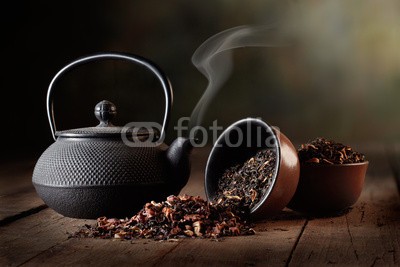 felix, thè caldo (tee, pfefferminz, aufbrühen, gras, rauch, dampf, trinken, trinken, aroma, duftend, warm, rauchend, leaf, grün, teekanne, tassen, kaffeetasse, unterteller, wasser, flüssig, ausschütten, samen, geschmack, gewürz, zimt, stimulans, entspannend, entspanne)