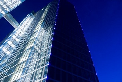 Florian Klein, Blue Light (Modern, Photokunst, Fotokunst, Wunschgröße, Architektur&Gebäude, Hochaus,Wolkenkratzer, Glasfassade, blau)