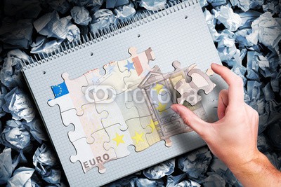 fotogestoeber, Euro Puzzle (ideen, euro, finanzen, geld, geldschein, bank, backstein, krise, eu, gefahr, erfolg, rätseln, bauteil, intelligenz, holding, aktie, hell, think, think, abtrennung, problemlösung, zusammenarbeit, mann, planes, aktion, visualisierung, visualisierun)