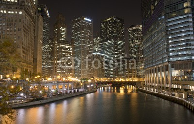 forcdan, Chicago skyline (chicago, see, nacht, büro, besinnung, fluß, küste, skyline, skyscraper, vertikal, amerika, architektur, blau, brücke, gebäude, gebaut, stadt, stadtlandschaft, verfärbt, altersgenosse, stadtteil, downtown, abenddämmerung, gut, äusseres, finanze)