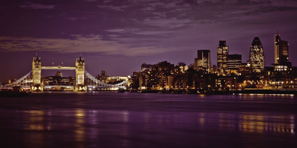 Assaf Frank, London By Night (Fotographie, Photokunst, Fotokunst, London, Metropole,Brücke, Tower Bridge, Wahrzeichen, Nachtszene, Themse, Fluss, Reflexionen, Beleuchtung, Städte&Gebäude, Architektur, Büro, Business, Wohnzimmer, bunt)