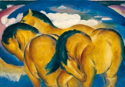 Franz Marc, Die kleinen gelben Pferde (Wunschgröße, Malerei, Expressionismus, Pferde, Tiere, kleine Pferde, figurativ, Landschaft, Hügel, Wolken, klassische Moderne, Wohnzimmer, Arztpraxis, Treppenhaus, gelb / bunt)