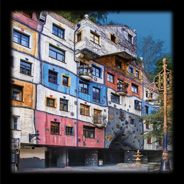 Friedensreich Hundertwasser, HUNDERTWASSER-HAUS WIEN (Fotografie, Photografie, Architektur, Österreich, Wien, Haus geometrische Muster, Wohnzimmer, Arztpraxis,  Treppenhaus, bunt)