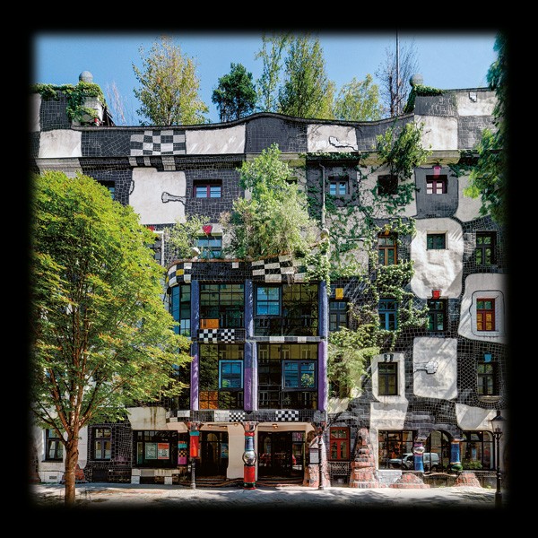 Friedensreich Hundertwasser, KUNSTHAUSWIEN (Fotografie, Photografie, Architektur, Österreich, Wien, Haus geometrische Muster, Wohnzimmer, Arztpraxis,  Treppenhaus, bunt)