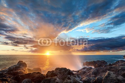 Frog 974, Souffleur au crépuscule - Ile de La Réunion (abenddämmerung, legen, sonne, sonnenuntergänge, souffleur, meer, ozean, welle, landschaft, natur, natürlich, himmel, wolken, jet, wasser, element, kräftig, küste, lese, horizont, schaum, wolken, sightseeing, reisen, urlaub, szene, touristisch, fel)