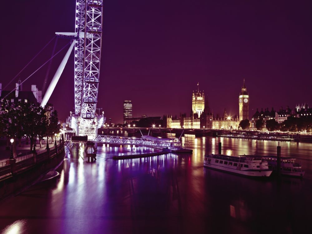 Assaf Frank, A Riverside View (Fotographie, Photokunst, Fotokunst, London, Metropole, London Eye, Nachtszene, Themse, Fluss, Reflexionen, Beleuchtung, Städte&Gebäude, Architektur, Büro, Business, Wohnzimmer, bunt)