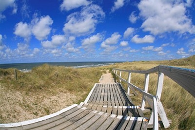 Gerhard Rossmeissl, Sylt III (Landschaften, Insel, Düne, Dünengras, Wandersteg, Meer,  Nordsee, Wunschgröße, Fotografie, Schlafzimmer, Wohnzimmer, Wellness, zeitgenössisch, Wunschgröße, bunt)