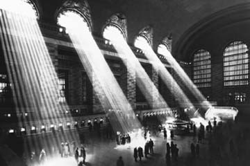  Getty Images, Grand Central Station (Fotokunst, Gebäude / Architektur, Lichteffekte, Lichtstrahlen, Städte, Manhattan, Bahnhof, Wohnzimmer schwarz / weiß)