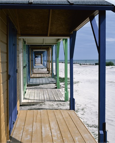 Gill Copeland, Ocean Views (Strand, Meer, Holzhütten, Umkleidekabinen, Meeresbrise, Einsamkeit, Fotografie, Treppenhaus, Wohnzimmer, Badezimmer, bunt,)