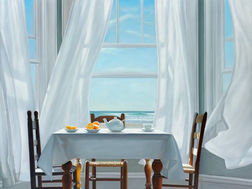 Karen Hollingsworth, Becoming Centered (Fotorealismus, Meeresbrise, Meer, Fenster, Strand, Tisch, Stühle, Frühstückstisch, Vorhang, Gardine, wehende Gardine, Sonnenlicht, Aussicht, Wohnzimmer, Schlafzimmer, Wunschgröße, Malerei, Modern, bunt)